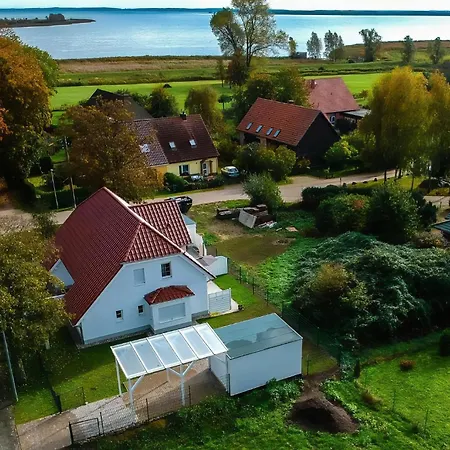 Ariane - Achterwasser-findling Netzelkow